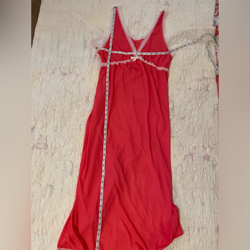 Vintage 70’s Coral Empire Waist Nightgown Lace Trim. Sz Sm
Perfect for festival - Picture 5 of 5